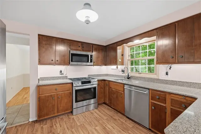 2060 Aldergrove Drive gallery image 5