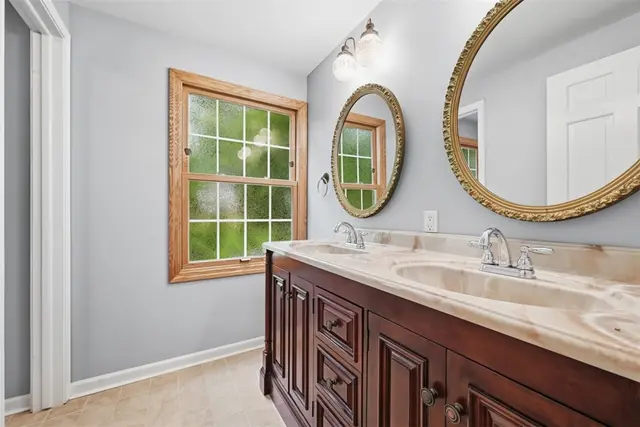 2060 Aldergrove Drive gallery image 20