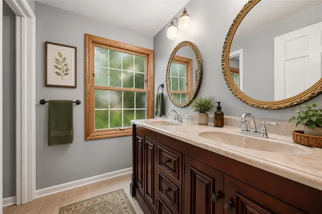 2060 Aldergrove Drive gallery image 30