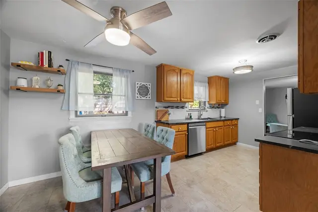 2064 Powell Road gallery image 9