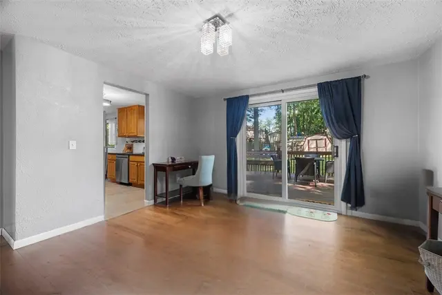 2064 Powell Road gallery image 17