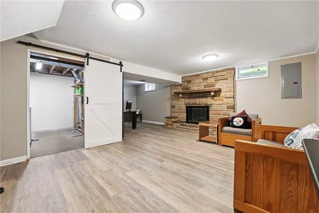 2066 Powell Road gallery image 2