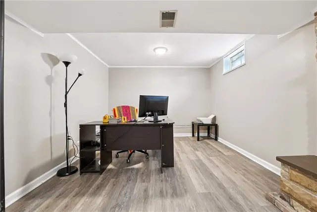 2066 Powell Road gallery image 6