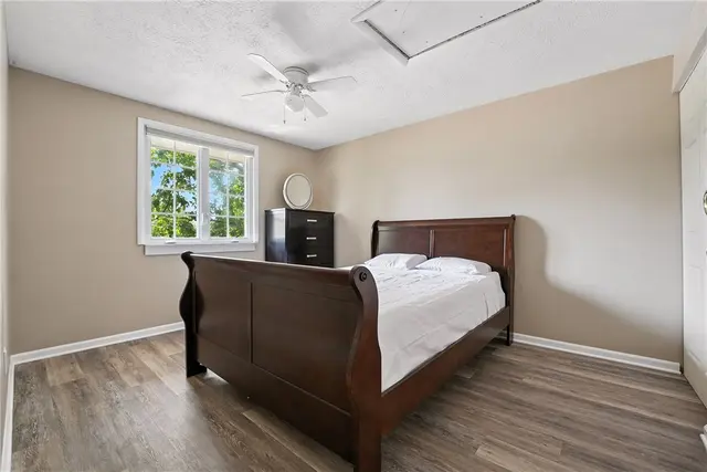 2066 Powell Road gallery image 8