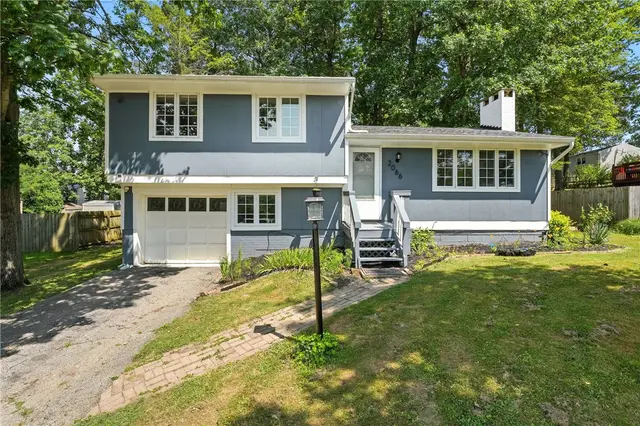 2066 Powell Road gallery image 9
