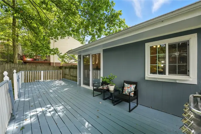 2066 Powell Road gallery image 10