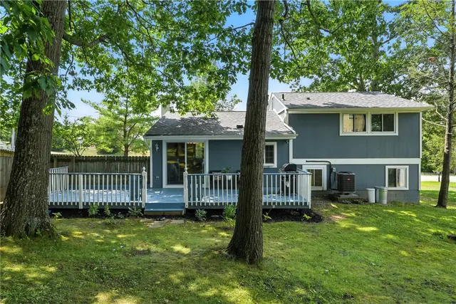 2066 Powell Road gallery image 12