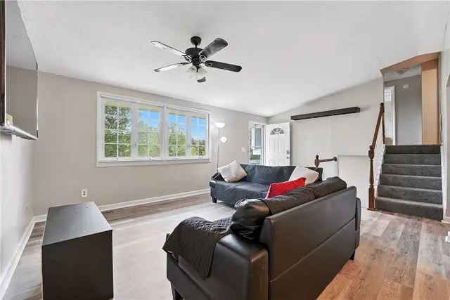 2066 Powell Road gallery image 13