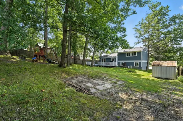 2066 Powell Road gallery image 20