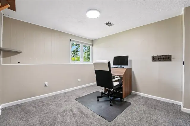 2066 Powell Road gallery image 30