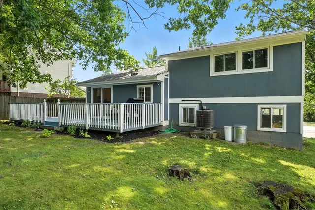2066 Powell Road gallery image 35