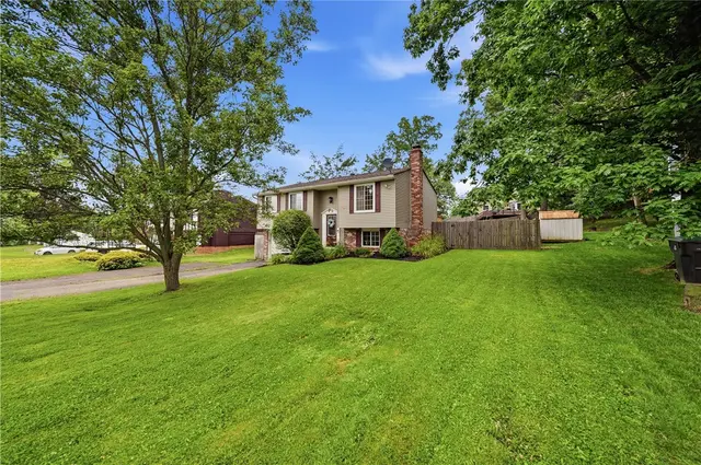 2068 Powell Rd gallery image 15