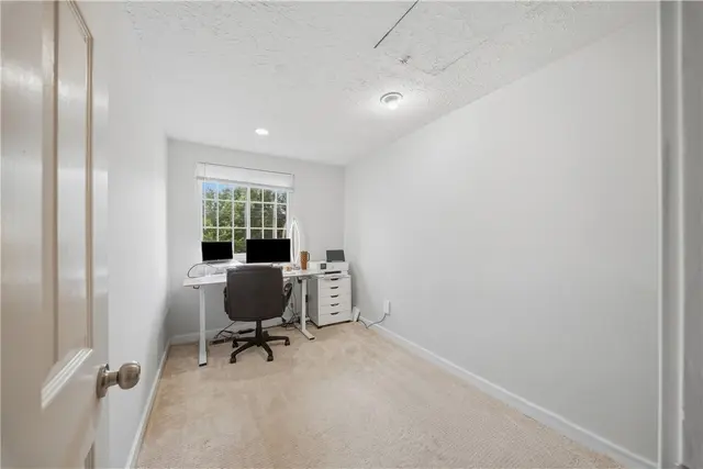 2068 Powell Rd gallery image 22