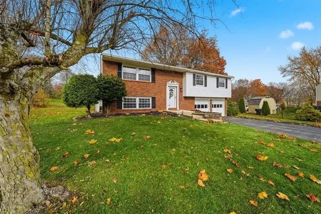 207 Cricketwood Ct gallery image 2