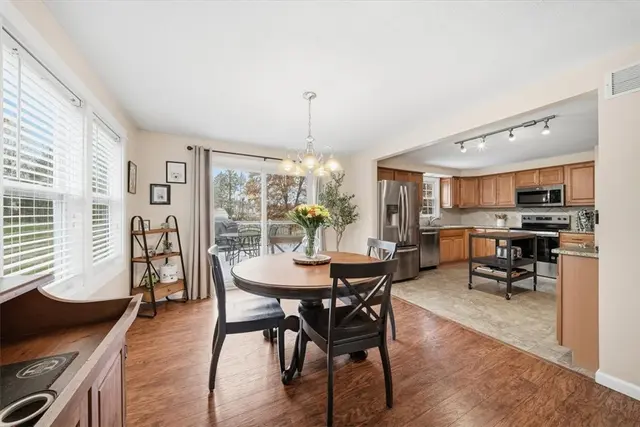 207 Cricketwood Ct gallery image 10