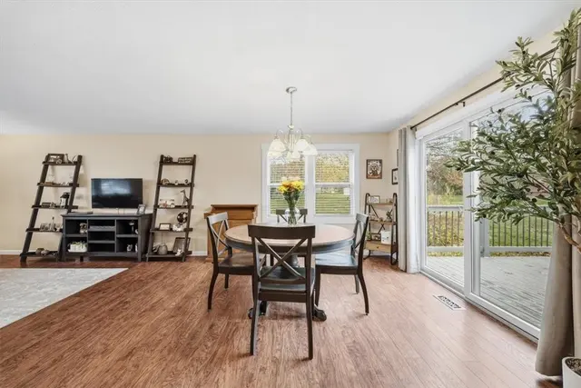 207 Cricketwood Ct gallery image 21