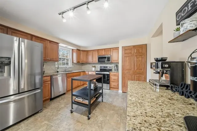 207 Cricketwood Ct gallery image 24