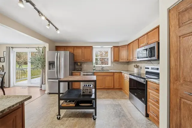 207 Cricketwood Ct gallery image 25