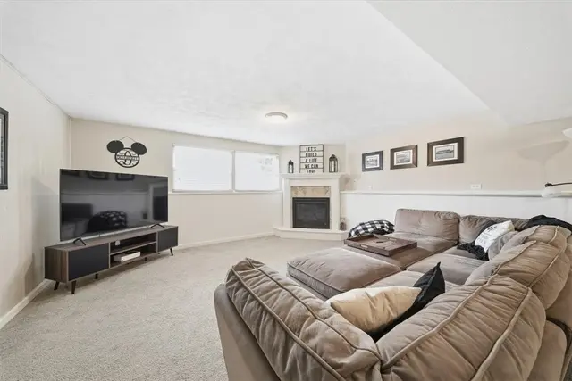 207 Cricketwood Ct gallery image 31