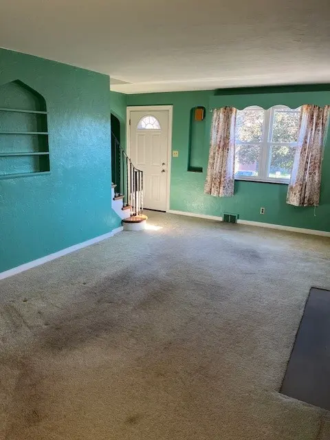 207 Good Ln gallery image 3