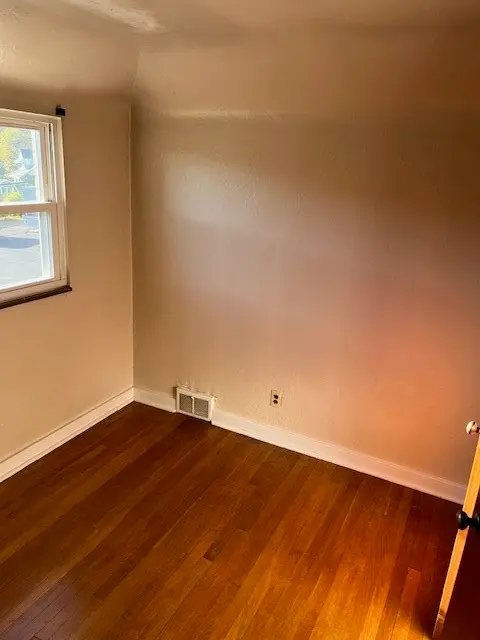 207 Good Ln gallery image 21