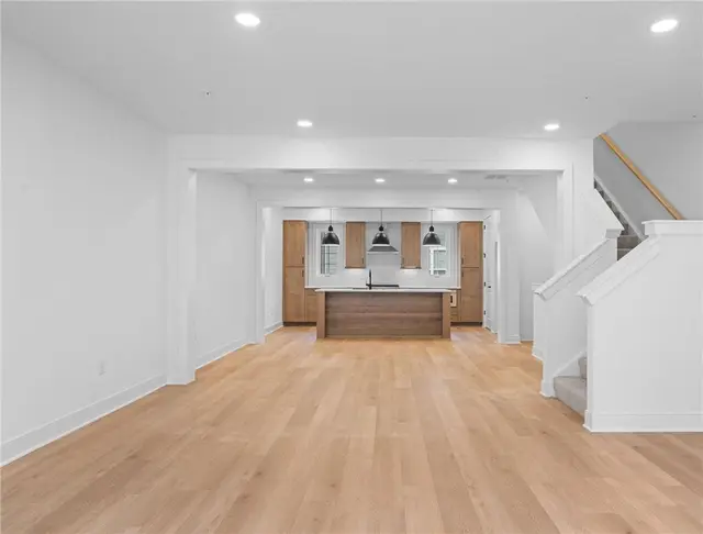 207 Oliver Way gallery image 4