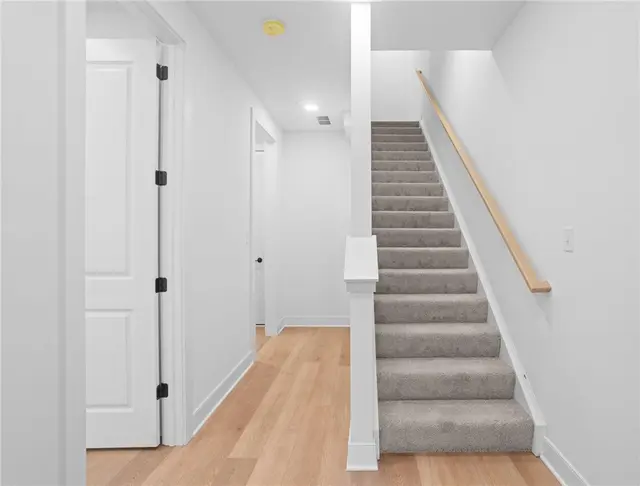 207 Oliver Way gallery image 6