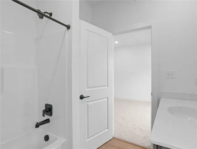 207 Oliver Way gallery image 7