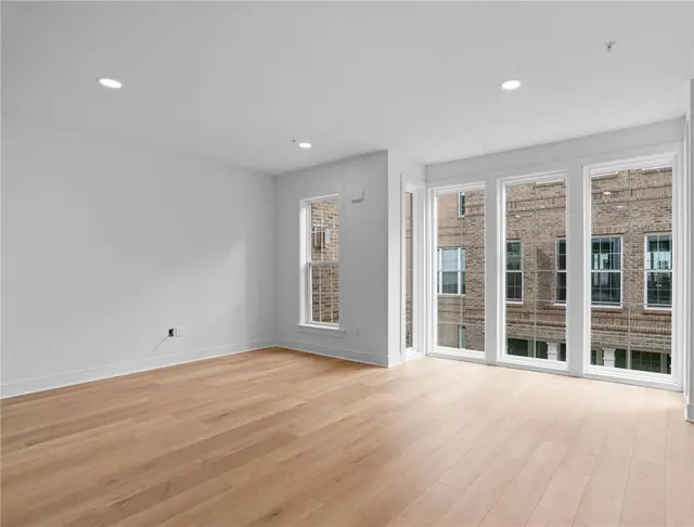 207 Oliver Way gallery image 8