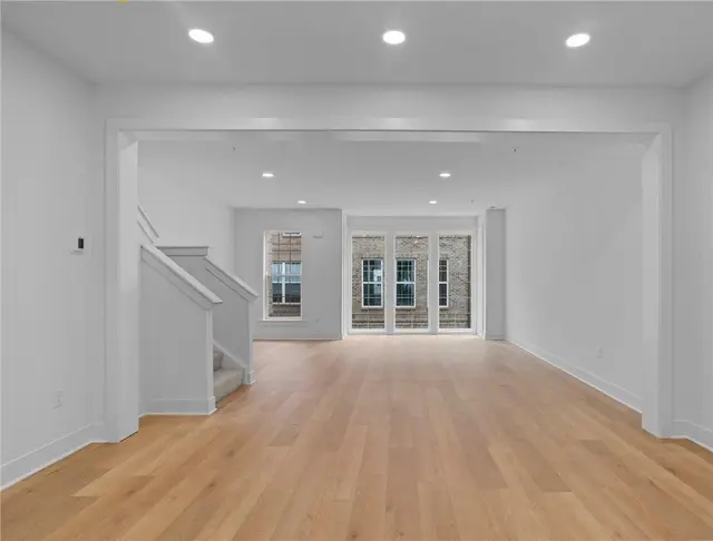207 Oliver Way gallery image 9