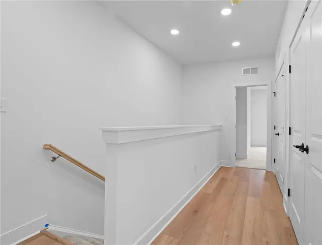 207 Oliver Way gallery image 10