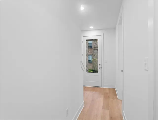 207 Oliver Way gallery image 11