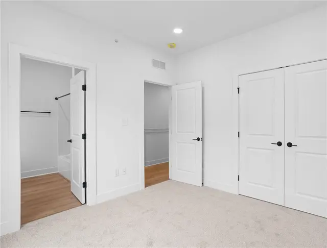 207 Oliver Way gallery image 14