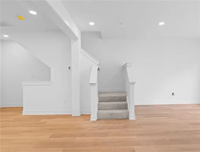 207 Oliver Way gallery image 15