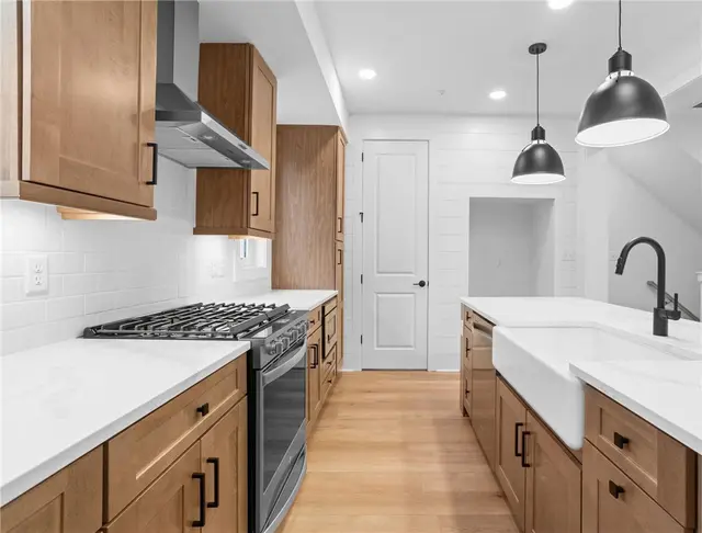 207 Oliver Way gallery image 16