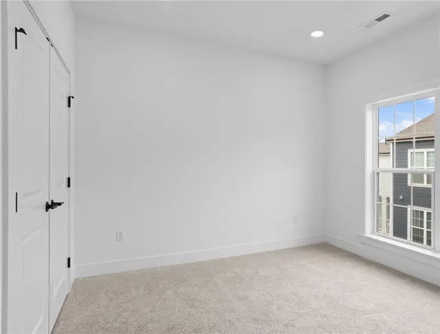 207 Oliver Way gallery image 21