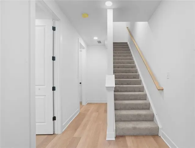 207 Oliver Way gallery image 23