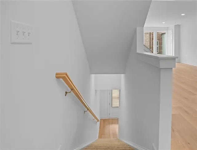 207 Oliver Way gallery image 25