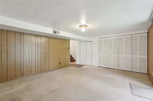 207 Parkwood Drive gallery image 4