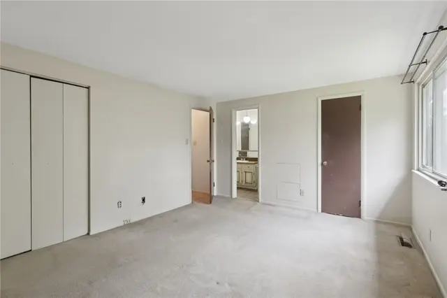 207 Parkwood Drive gallery image 9