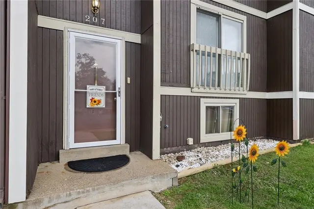 207 Parkwood Drive gallery image 10