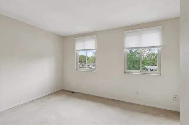 207 Parkwood Drive gallery image 11