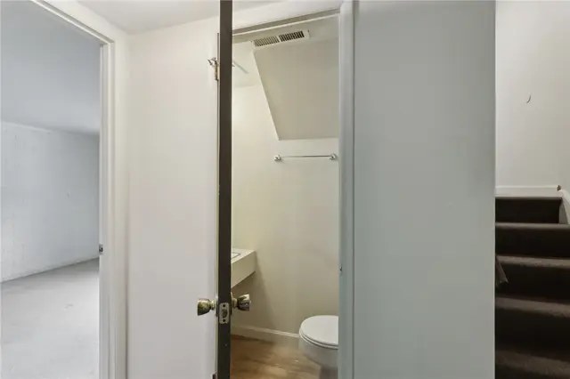 207 Parkwood Drive gallery image 16