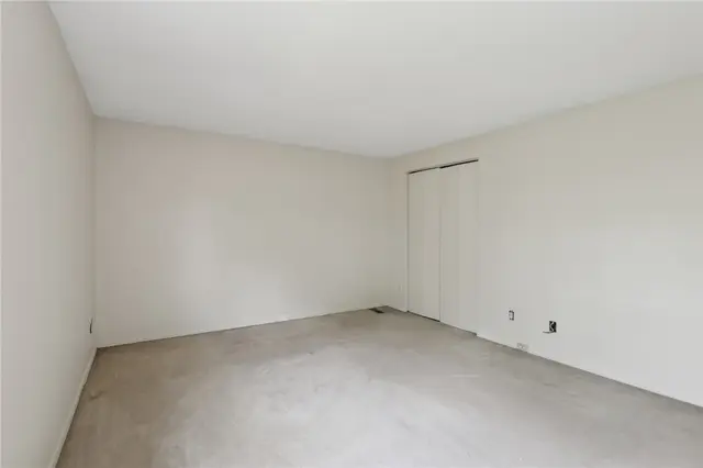207 Parkwood Drive gallery image 17