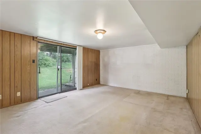 207 Parkwood Drive gallery image 20