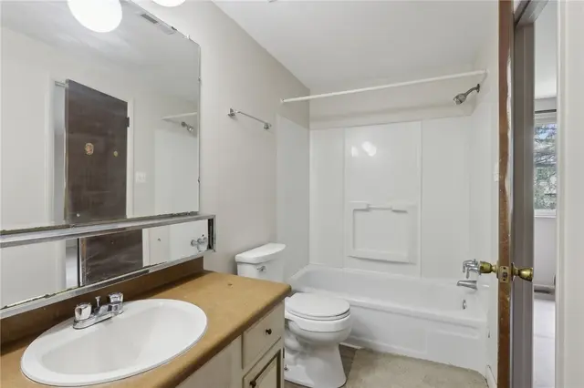 207 Parkwood Drive gallery image 24