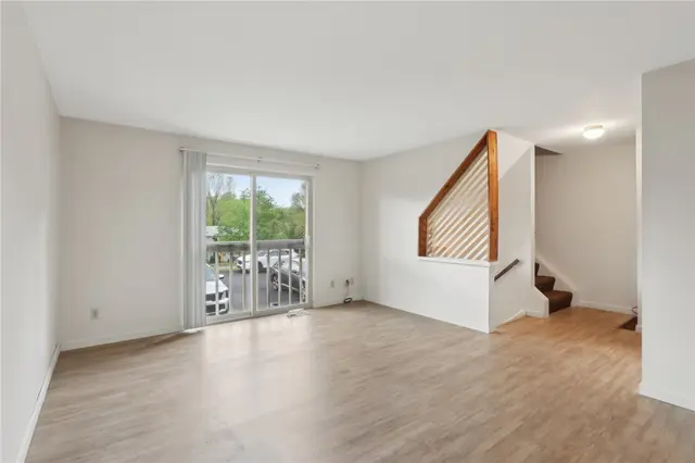 207 Parkwood Drive gallery image 25