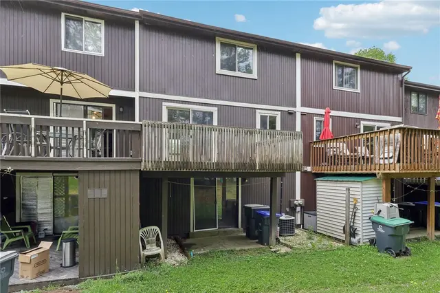 207 Parkwood Drive gallery image 31
