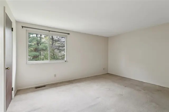 207 Parkwood Drive gallery image 34