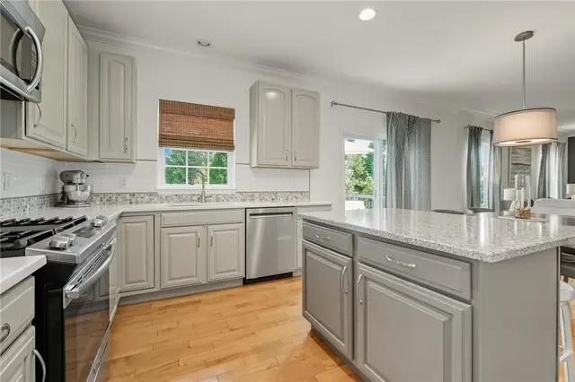 207 Windham Lane gallery image 3